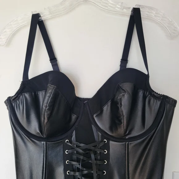 TORRID Black Lace-up Faux Leather Corset Bustier Size 1X - Picture 3 of 7